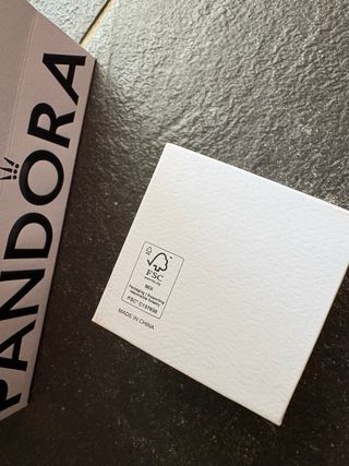 Bolsa y caja Pandora