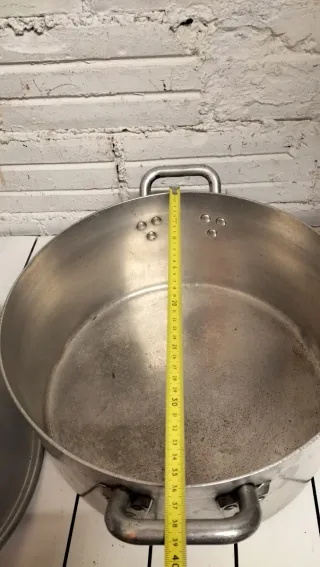 Olla grande de aluminio con tapa