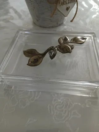 Scatola in cristallo con dettagli argento