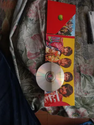 DVD AC/DC y CDs The Beatles