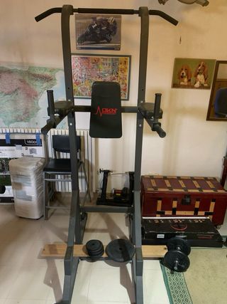 Banco de gimnasio con pesas