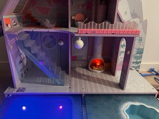 Casa Muñecas LOL con 8 muñecas , 2 grandes BB