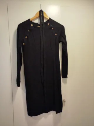 Vestido premamá negro de la marca Vertbaudet.