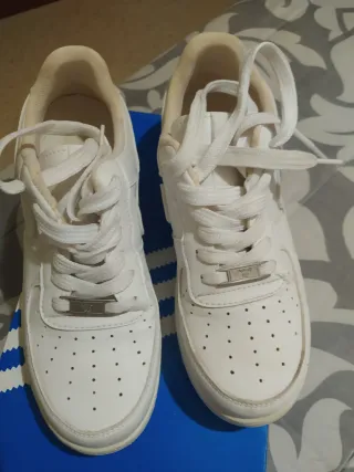 Zapatillas deportivas blancas