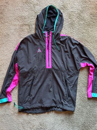 Chaqueta Nike ACG Anorak Negra y Rosa