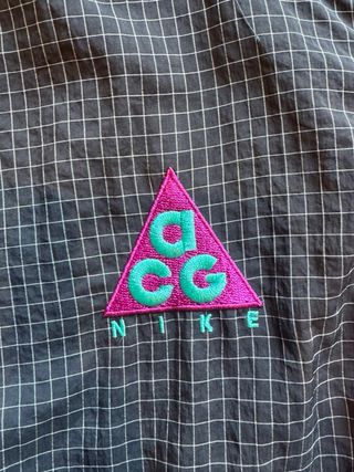 Chaqueta Nike ACG Anorak Negra y Rosa