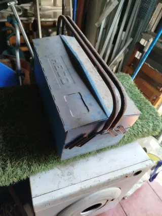 Caja de herramientas azul metálica