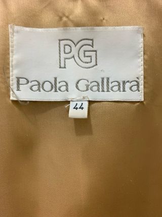 Piumino con cappuccio bordato di pelo di volpe