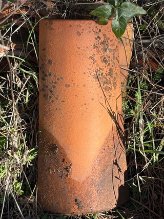 Teja de cerámica antigua