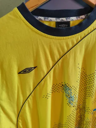 Camiseta Umbro Amarilla