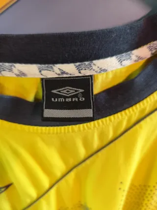 Camiseta Umbro Amarilla