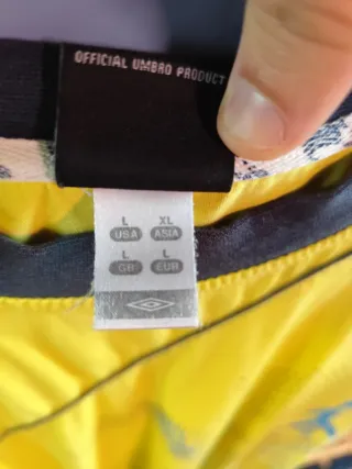 Camiseta Umbro Amarilla