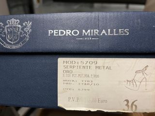 Sandalias de tacón doradas