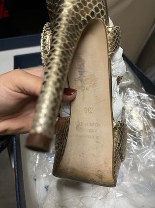 Sandalias de tacón doradas