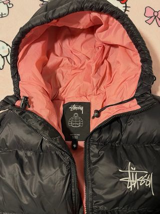Chaqueta Stussy Negra con Forro Rosa