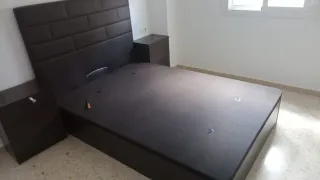 Canape con cabezal y 2 mesitas