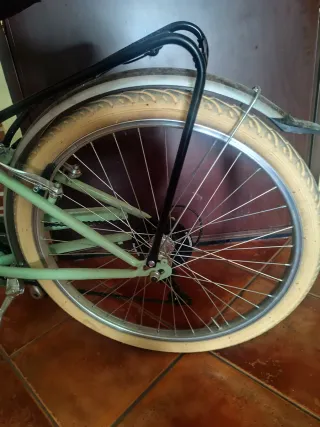 Bicicleta de paseo verde