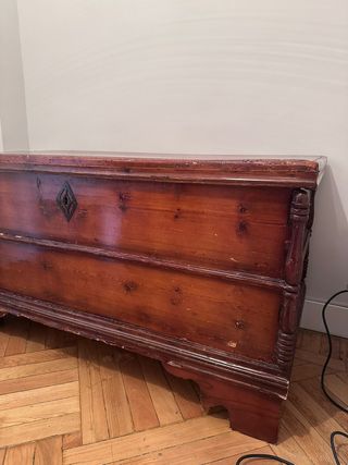 Arcón de madera antiguo