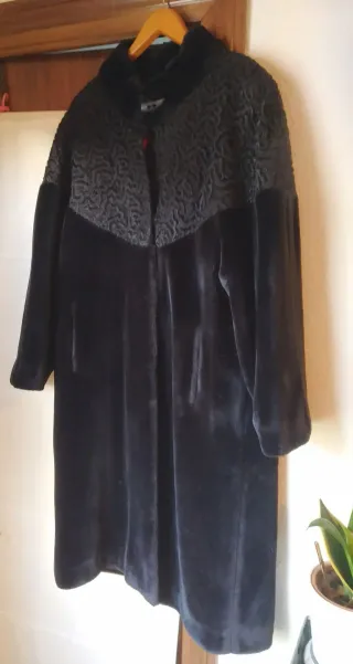 Abrigo largo piel sintética negro