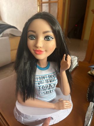 Muñeca para peinar con pelo largo