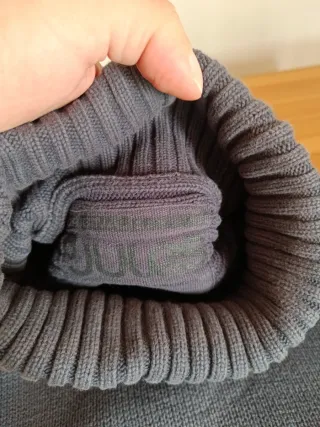 Jersey cuello alto azul grisáceo