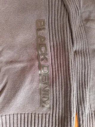 Jersey cuello alto azul grisáceo