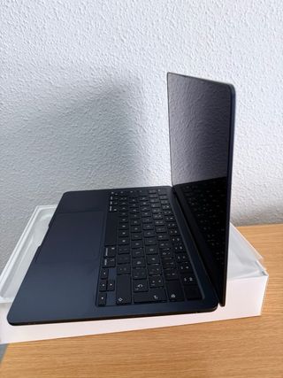 MacBook Air’’ 13 M2 2022 SSD  Negro como nuevo
