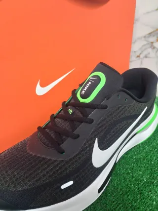 Zapatillas Nike Talla 47.5 Negras y Verdes