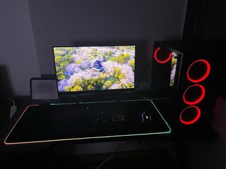 PC Sobremesa Negro y Rojo