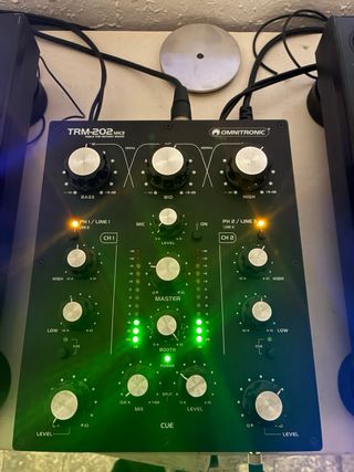 Omnitronic TRM-202 MK3 Mesa Mezclas