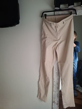Pantalon ajustado crema Mango