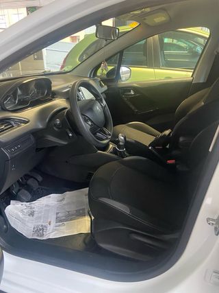 Peugeot 208 2015