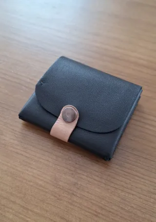 Cartera de piel minimalista negra