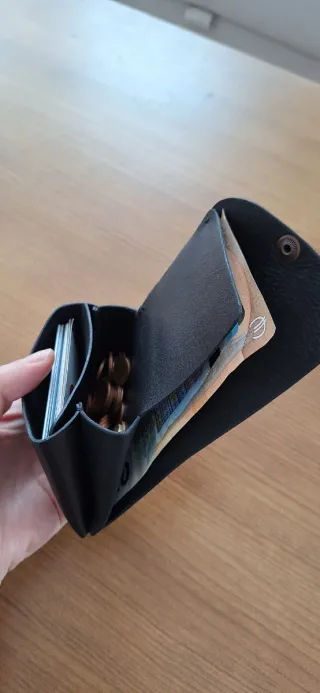 Cartera de piel minimalista negra