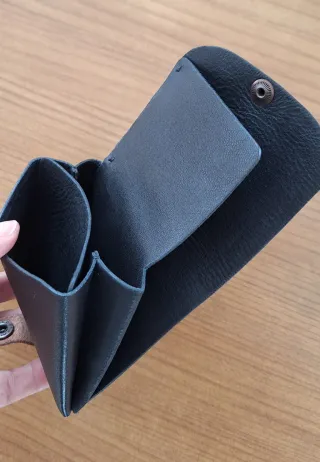 Cartera de piel minimalista negra