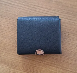 Cartera de piel minimalista negra