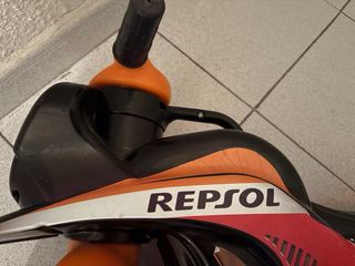 Moto correpasillos Repsol