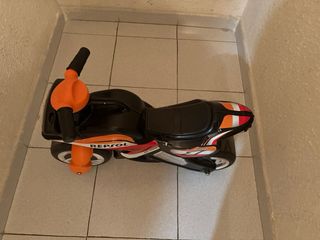 Moto correpasillos Repsol