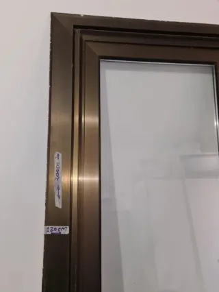 Puerta de aluminio no corredera