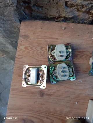 Interruttori e prese vintage in tutto sono 37