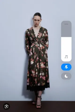 Vestido Sfera floral verde con encaje