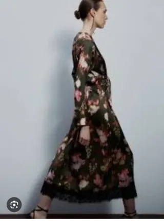 Vestido Sfera floral verde con encaje