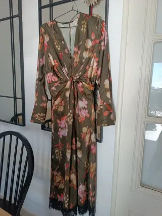 Vestido Sfera floral verde con encaje