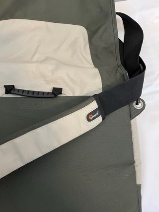 Borsa tracolla Lowepro verde e arancione. Per pc