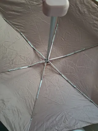 Paraguas rosa plegable pequeño