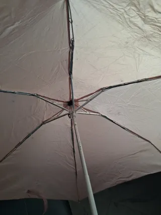 Paraguas rosa plegable pequeño