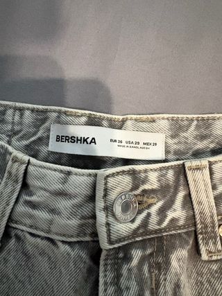 Vaqueros Bershka grises corte loose