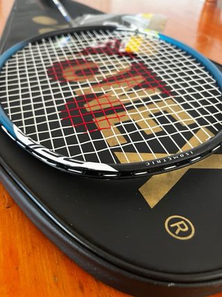 Raqueta Bádminton Yonex + Funda + Cuerda