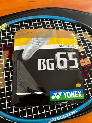 Raqueta Bádminton Yonex + Funda + Cuerda