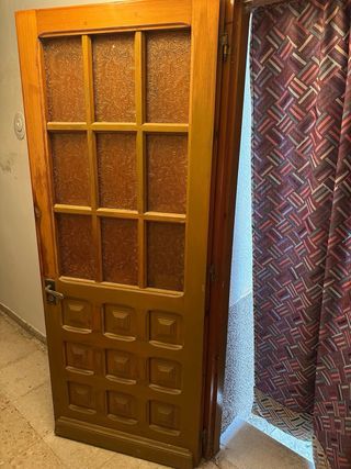 Puerta exterior de madera